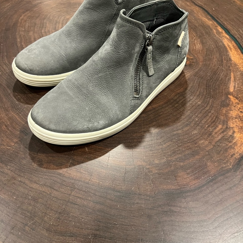 Ecco Nubuck Zip Bootie-Gray Soft Leather Ladies Shoes